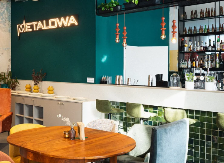 Można tu wypić drinka, kawę, spróbować pysznych deserów