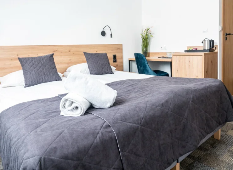 W ofercie są pokoje 2-osobowe oraz 4-osobowe (z dodatkową sofą)
