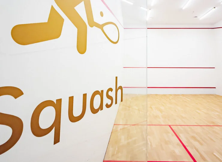 Jest także boisko do squasha