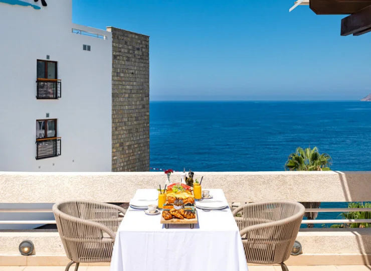 Posiłki z widokiem na morze smakują jeszcze lepiej