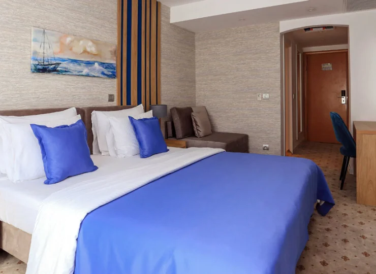 Pokoje są komfortowe i nowocześnie urządzone