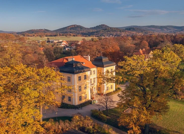 Romantyczny Pałac Łomnica wraz z folwarkiem w słynnej Dolinie Pałaców i Ogrodów