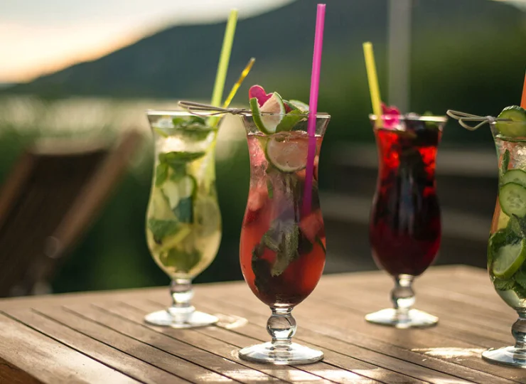 Może tutaj wypić pyszne drinki i koktajle