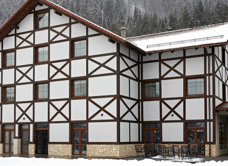 Resort jest położony w górach – między Wielką Fatrą i Tatrami Niżnymi