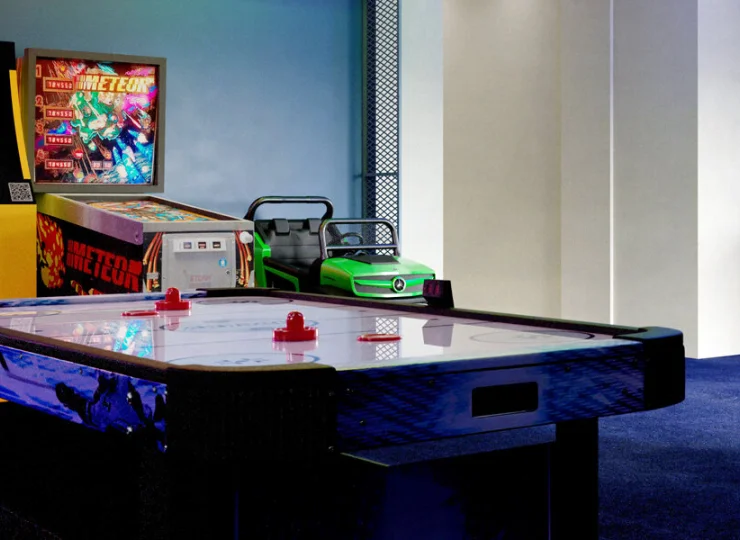 Mieści się tutaj także duża sala gier