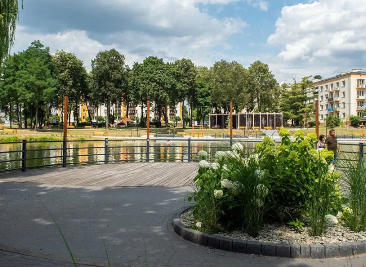Montis Hotel & SPA jest położony na skraju parku i w pobliżu zalewu miejskiego