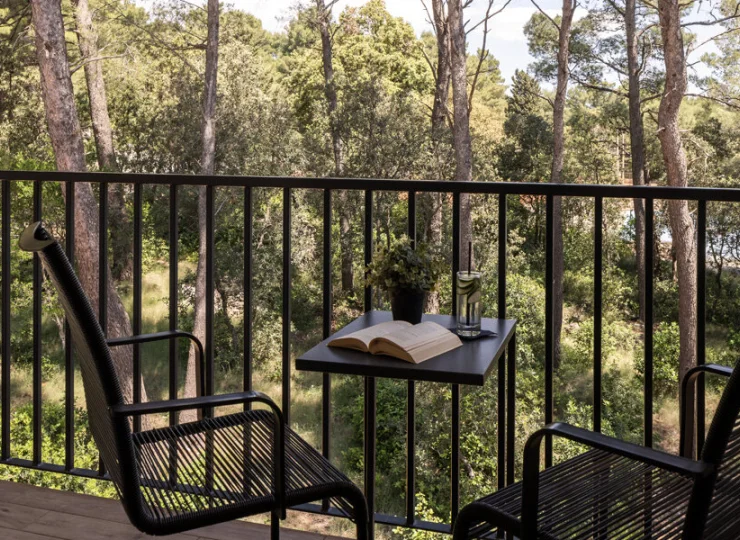 Balkon skierowany w stronę morza