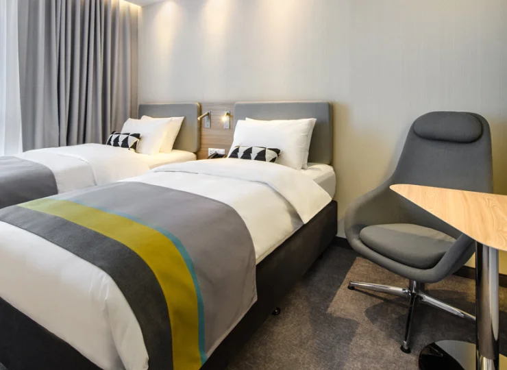 Pokój typu twin z dwoma wygodnymi łóżkami i wyborem twardości poduszek