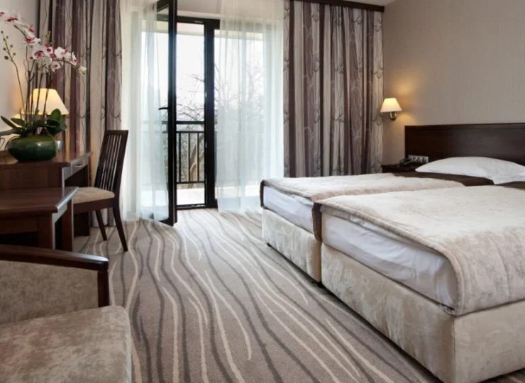 Pokój 2-osobowy w hotelu jest przestronny