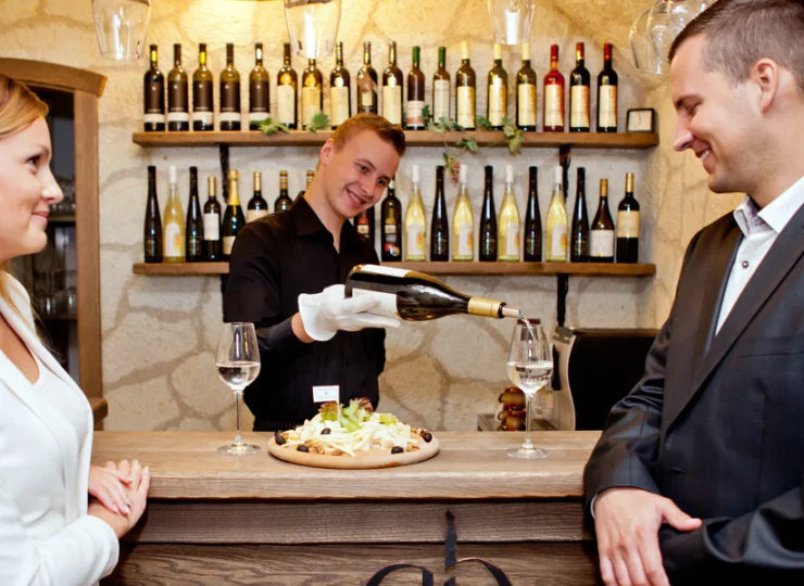 W Oravskym Haju jest organizowana degustacja wina