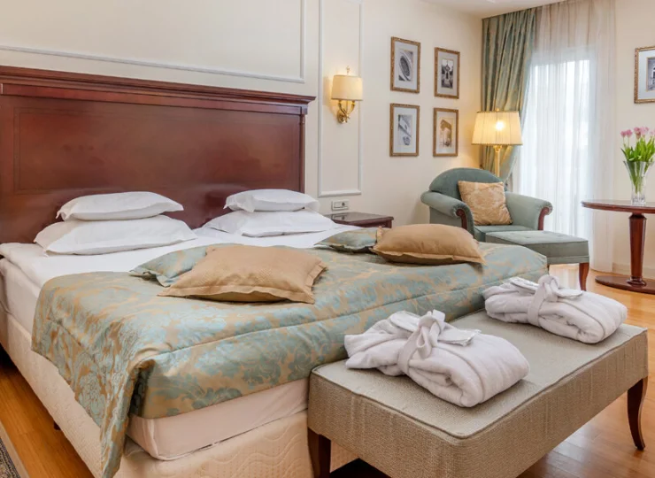 Pokój 2-osobowy deluxe jest bardziej przestronny