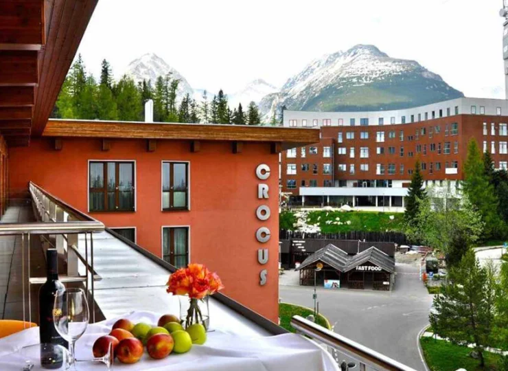 Z Hotelu Crocus widać tatrzańskie szczyty