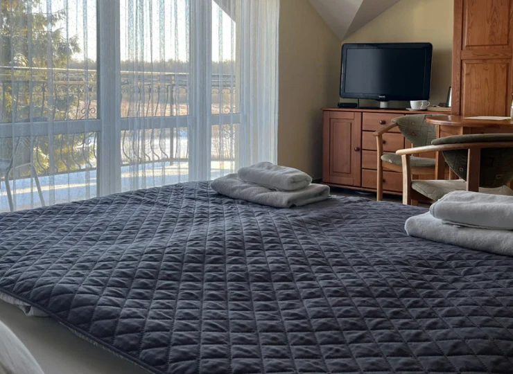 Apartamenty mają własne balkony lub tarasy