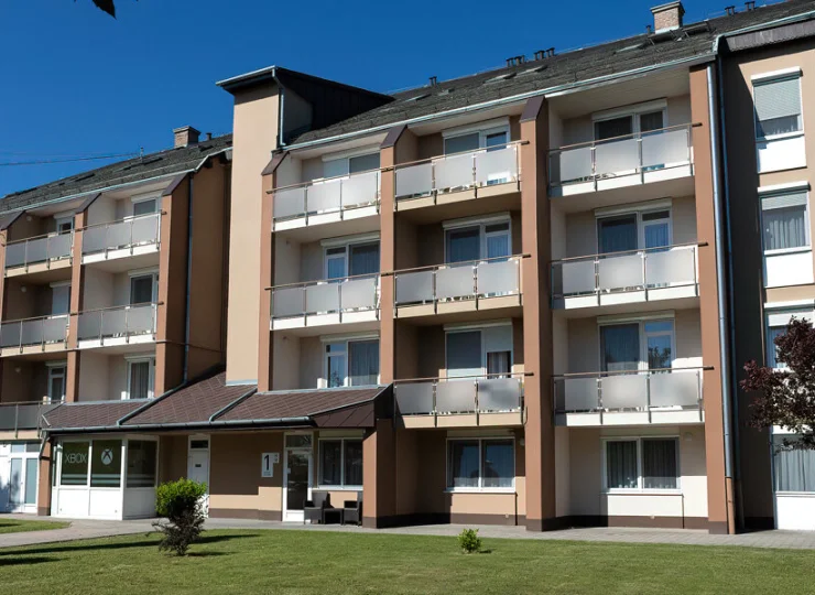 Hotel Napfény *** jest położony 30 km od słynnego jeziora Balaton