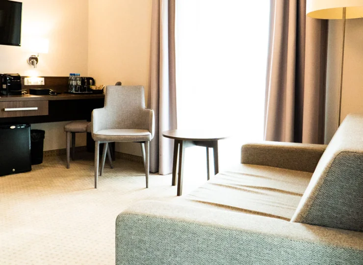 W pokoju rodzinnym Premium 2+1 znajduje się kanapa z możliwością rozłożenia