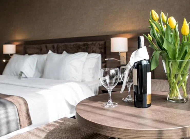 Jest możliwość zamówienia butelki wina na powitanie