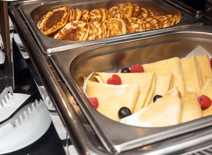 Nie brakuje świeżego pieczywa ani dań na ciepło