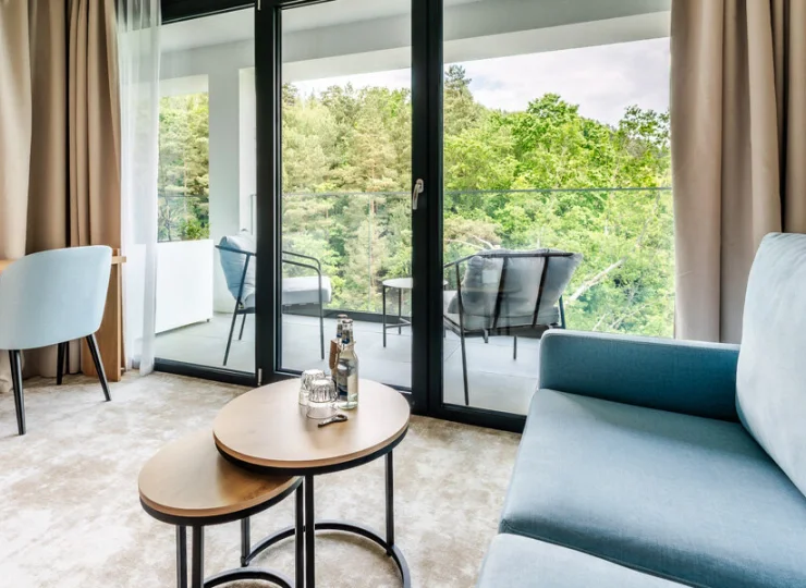 Apartamenty mają balkony lub tarasy