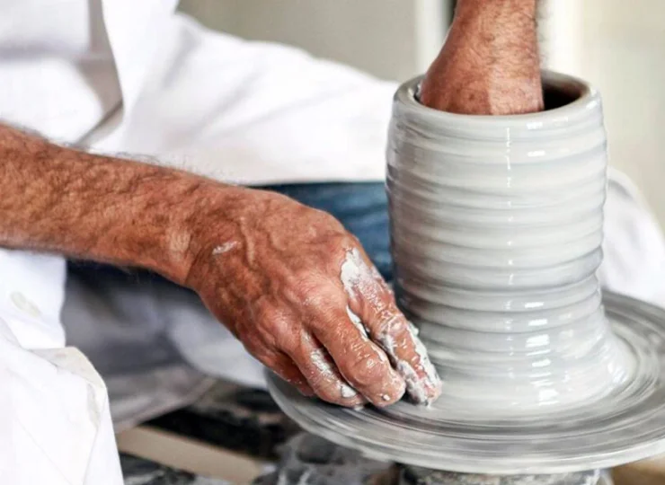 Można tutaj przyjrzeć się pracy garncarza i wziąć udział w warsztatach