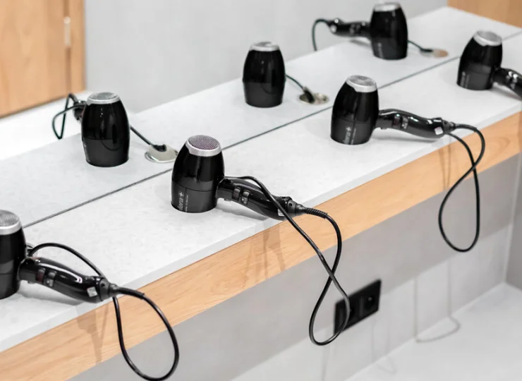 W strefie wellness znajdują się szatnie i liczne suszarki