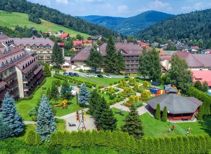 Hotel Stok jest malowniczo położony w Beskidach, w zachodniej części Wisły