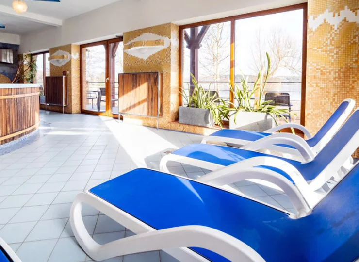 W strefie wellness są też 2 sauny oraz podgrzewane leżanki