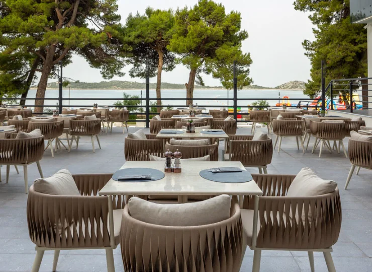 Dzięki temu podczas śniadań i obiadokolacji można podziwiać morze