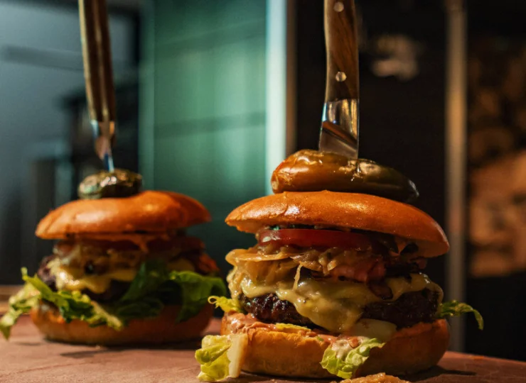 Smakosze burgerów na pewno znajdą tu coś dla siebie