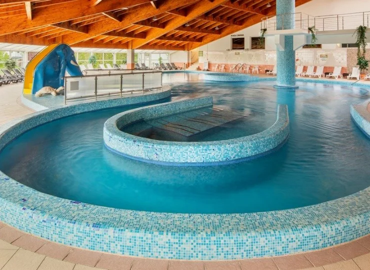 Są tu baseny, zjeżdżalnie, sauny