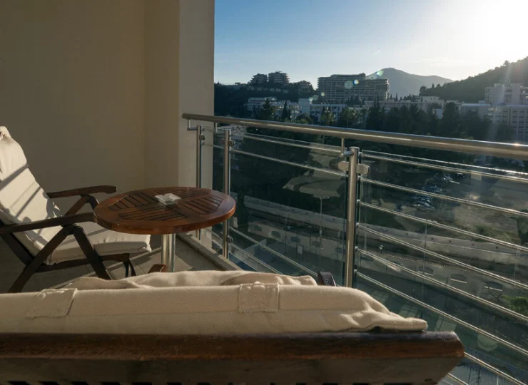 Przykładowy balkon pokoju z widokiem na góry