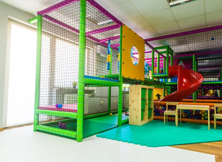 Dwupoziomowa konstrukcja nie pozwoli się nudzić