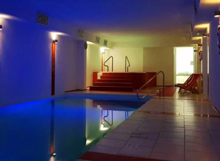 Hotel posiada kameralną strefę wellness sprzyjającą relaksowi