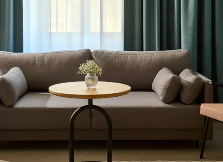 Pokój 2+1 Double De Luxe posiada łóżko i rozkładaną sofę