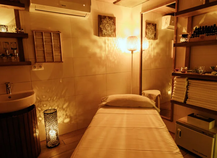 Hotelowy gabinet masażu ma możliwość masażu dla dwojga