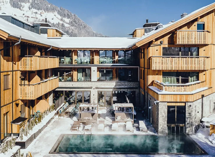 Hotel posiada całoroczny basen zewnętrzny