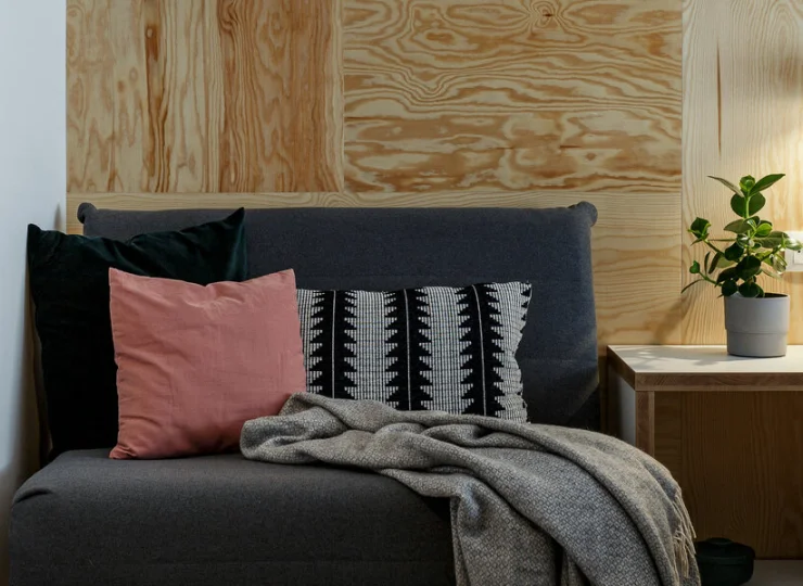 W pokoju 3-os. trzecia osoba śpi na rozkładanym fotelu