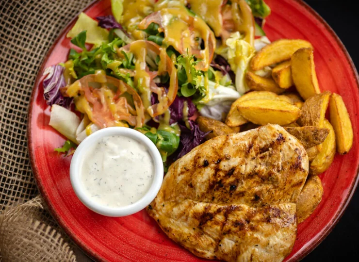 W menu znajdziecie także grillowaną pierś z kurczaka