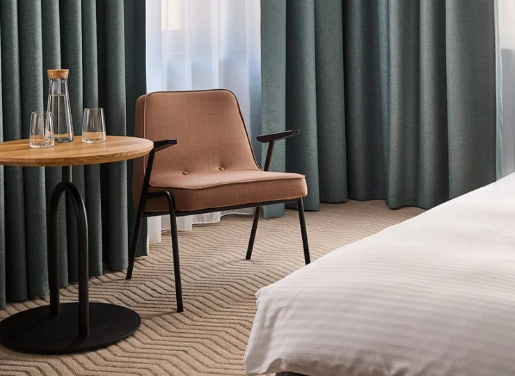 Każdy pokój jest klimatyzowany i starannie wyposażony