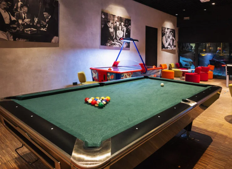 Przez cały rok można tu zagrać w bilard i cymbergaja