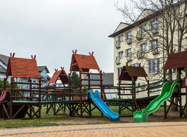 Dzieci lubią spędzać czas na placu zabaw