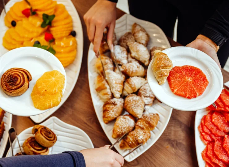 Nie brakuje owoców ani słodkości