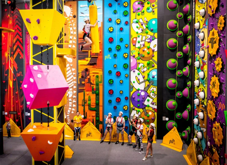 400 m od hotelu mieści się Bobo Fun Park