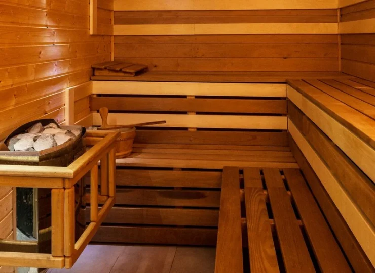 Jest tu sauna fińska, infrared, biosauna, hammam (turecka łaźnia parowa)