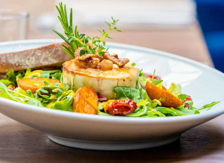 W restauracji można zamówić smaczne dania