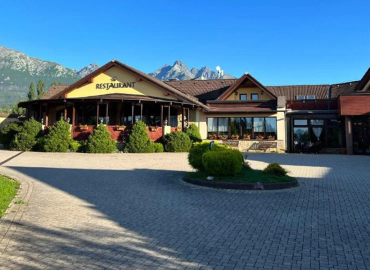Hotel oferuje znakomite górskie panoramy o każdej porze roku