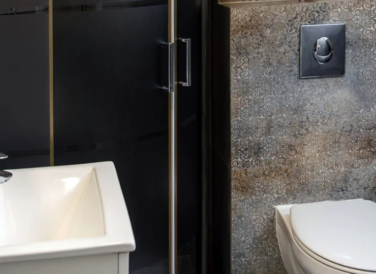 Łazienka z prysznicem w Villi II