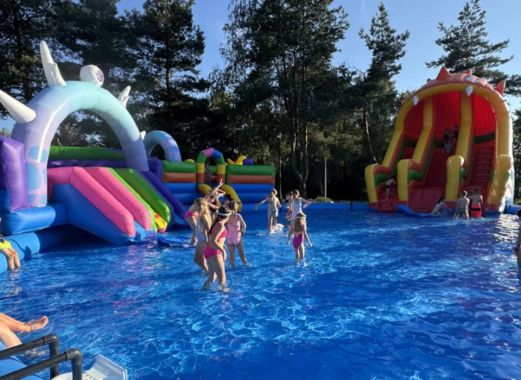 Atrakcją od 2026 roku jest sezonowy wodny plac zabaw