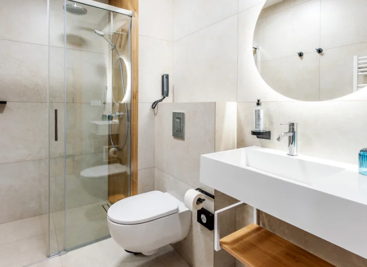 Każdy apartament ma nowoczesną łazienkę