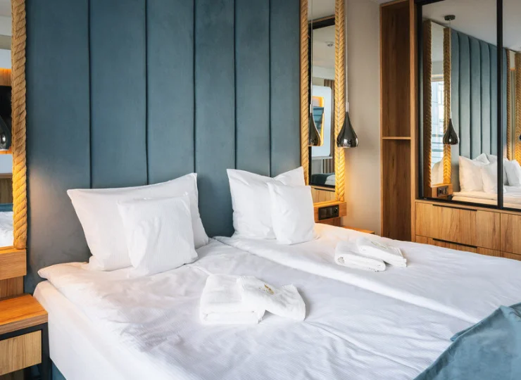 Każdy pokój jest wyposażony w czajnik, lodówkę, TV, dostęp do Wi-Fi, ręczniki