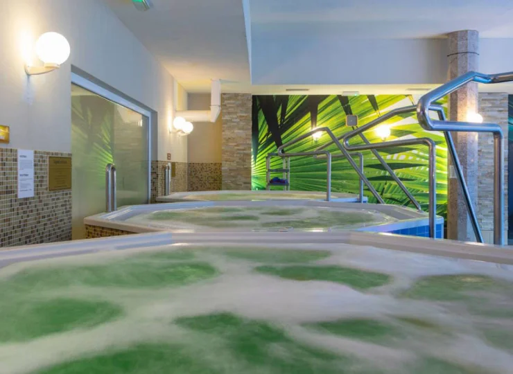 Zrelaksować można się w jacuzzi lub saunie
